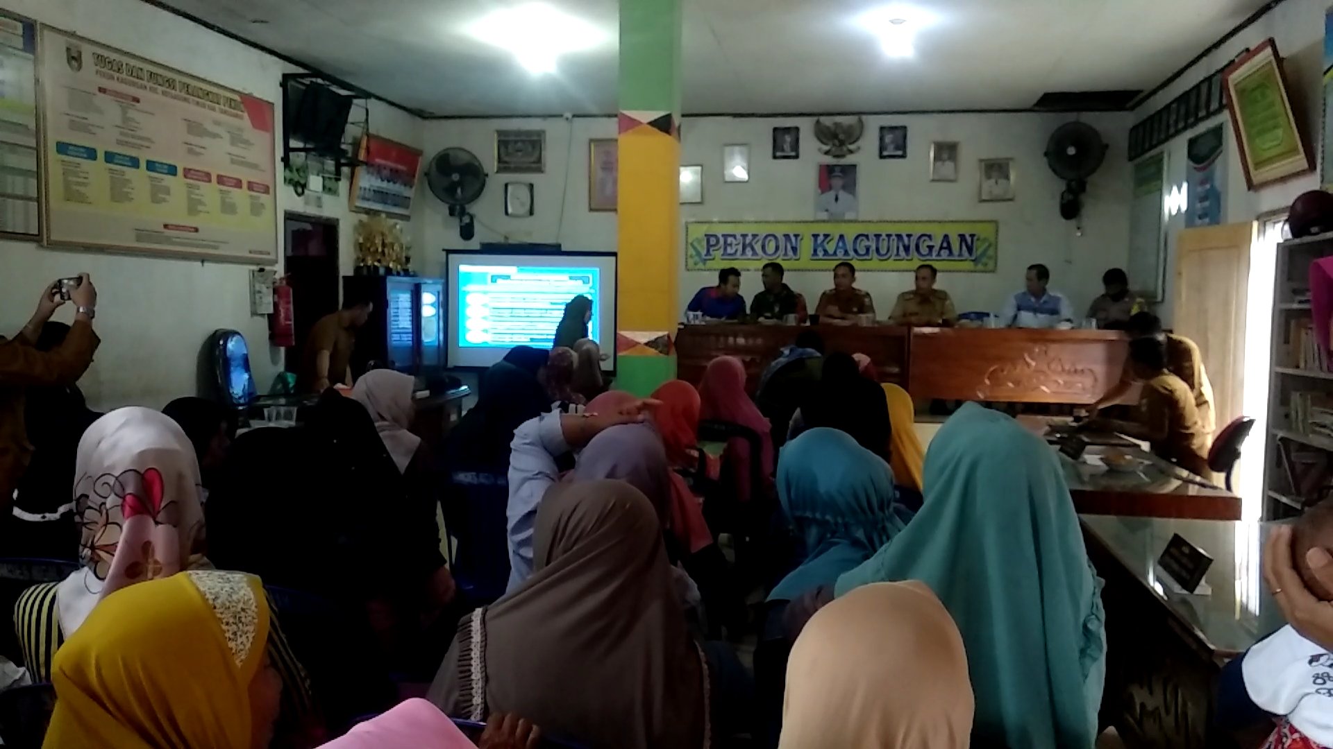 Kakon Kagungan Bagikan BLT DD Tahap Empat Senilai Rp.900.000 Kepada 100 KPM