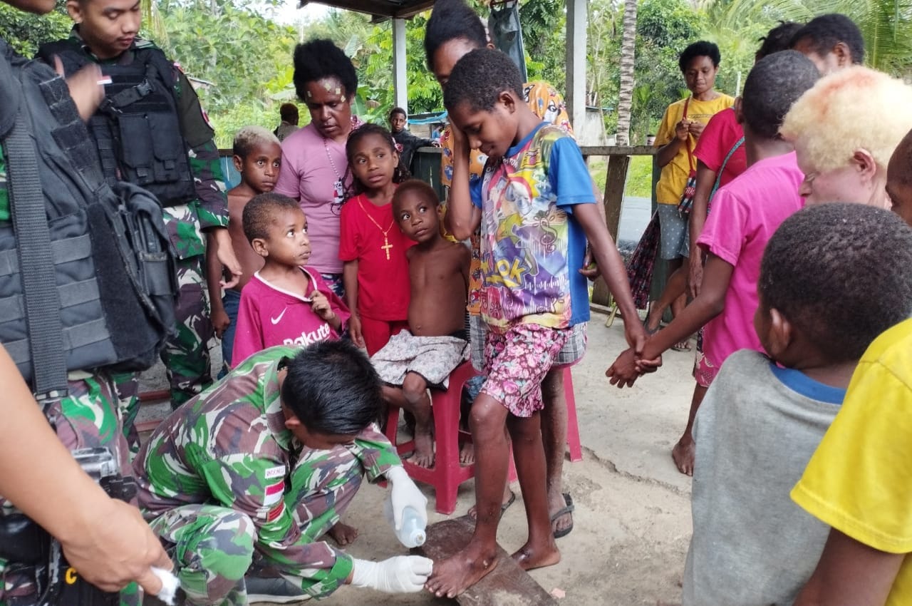 Gencarkan Layanan Kesehatan Warga Di Papua, Satgas Yonif 143/TWEJ Mendapat Apresiasi Dari Tokoh Adat