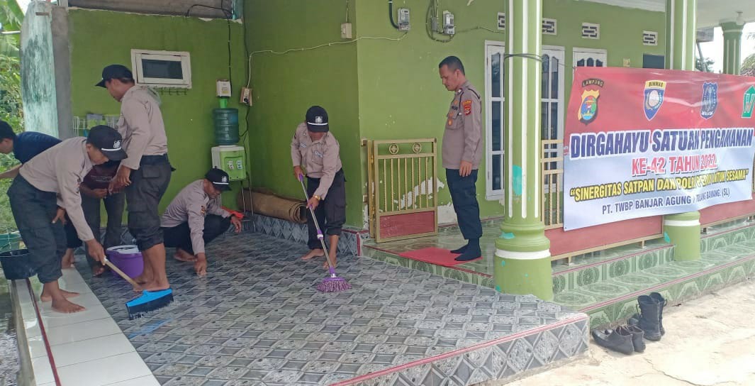 Satbinmas Polres Tulang Bawang Bersama Satpam Gelar Baksos di Tempat Ibadah, Ini Tujuannya