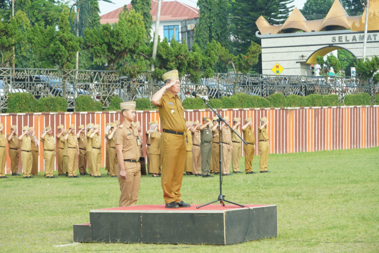 Menjadi Inspektur Upacara Gabungan Forkopimda, Sekdaprov Sampaikan Enam Kebijakan yang Akan Dilaksanakan Pemprov Lampung Tahun 2023