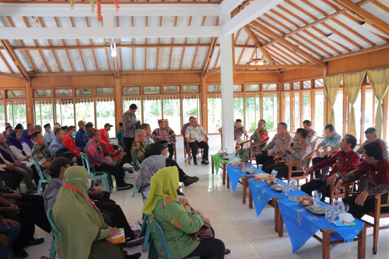 Kapolda Lampung Terima Aspirasi Masyarakat Teluk Betung Barat Melalui Jum’at Curhat