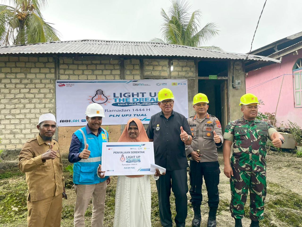 Bertahun-tahun Tak Bisa Nikmati Listrik, 3.024 Warga Dapat Bantuan Pasang Listrik dari Donasi Pegawai PLN