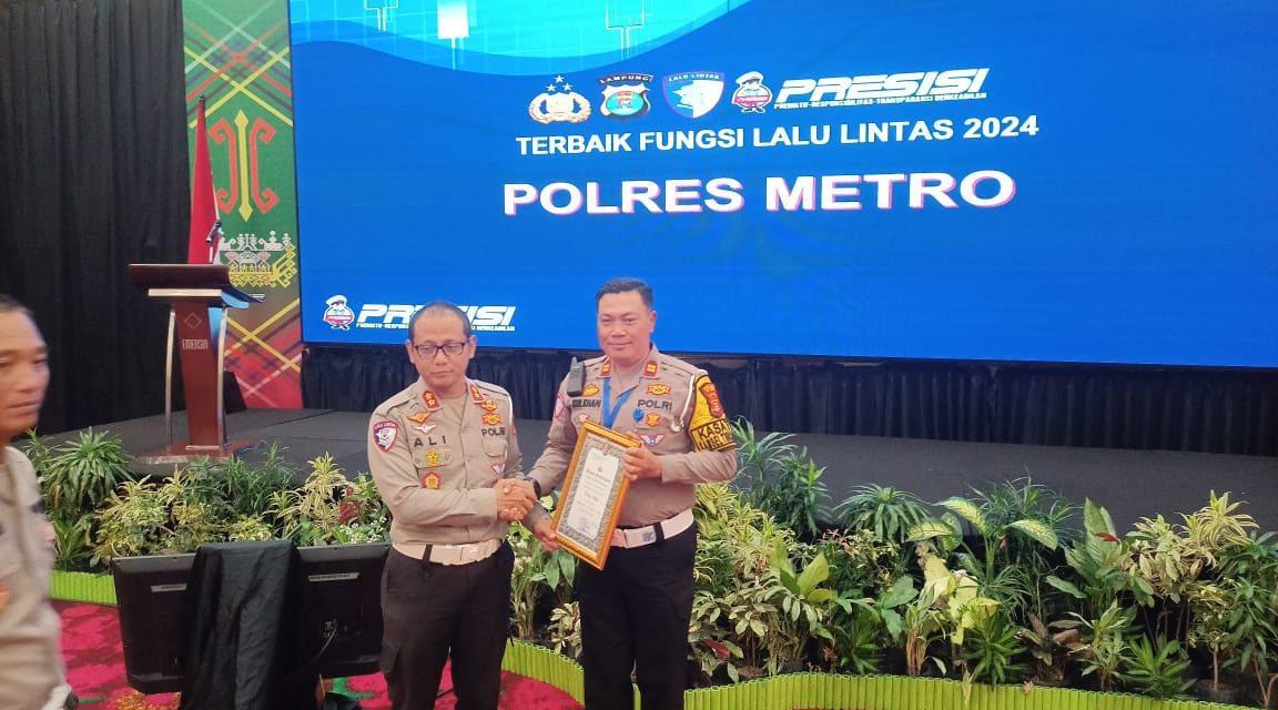 SAT LANTAS POLRES METRO, MERAIH 3 (TIGA) PENGHARGAAN BERGENGSI PADA RAKERNIS FUNGSI LALU LINTAS TAHUN 2024